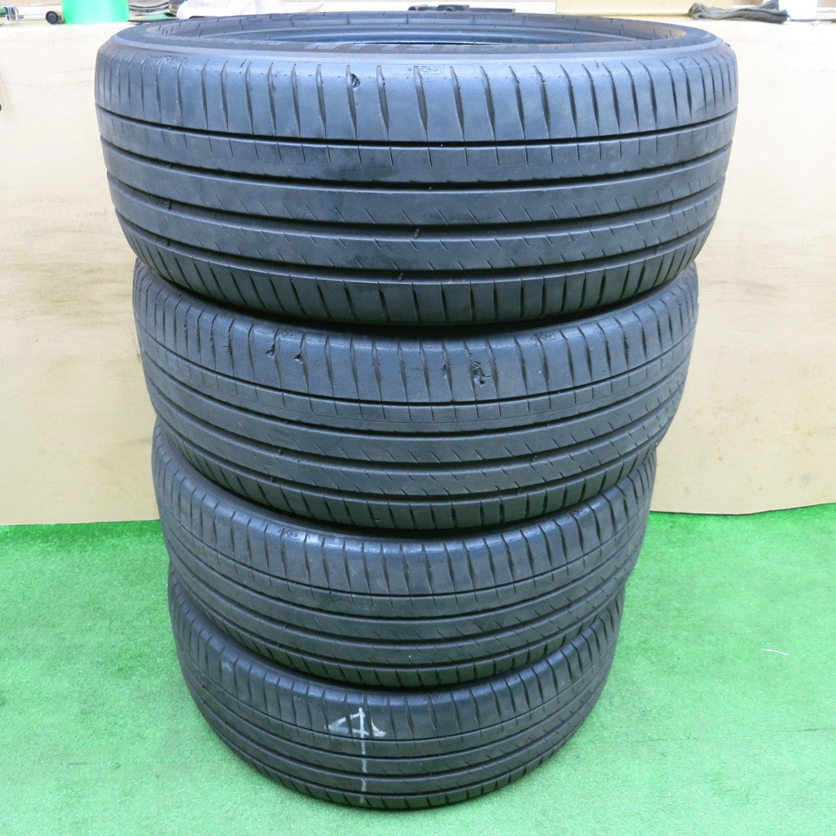 4本価格!23年★235/50R21 ミシュラン パイロットスポーツ4 SUV タイヤ 21インチ レクサス RX 等★6020402NKノタ