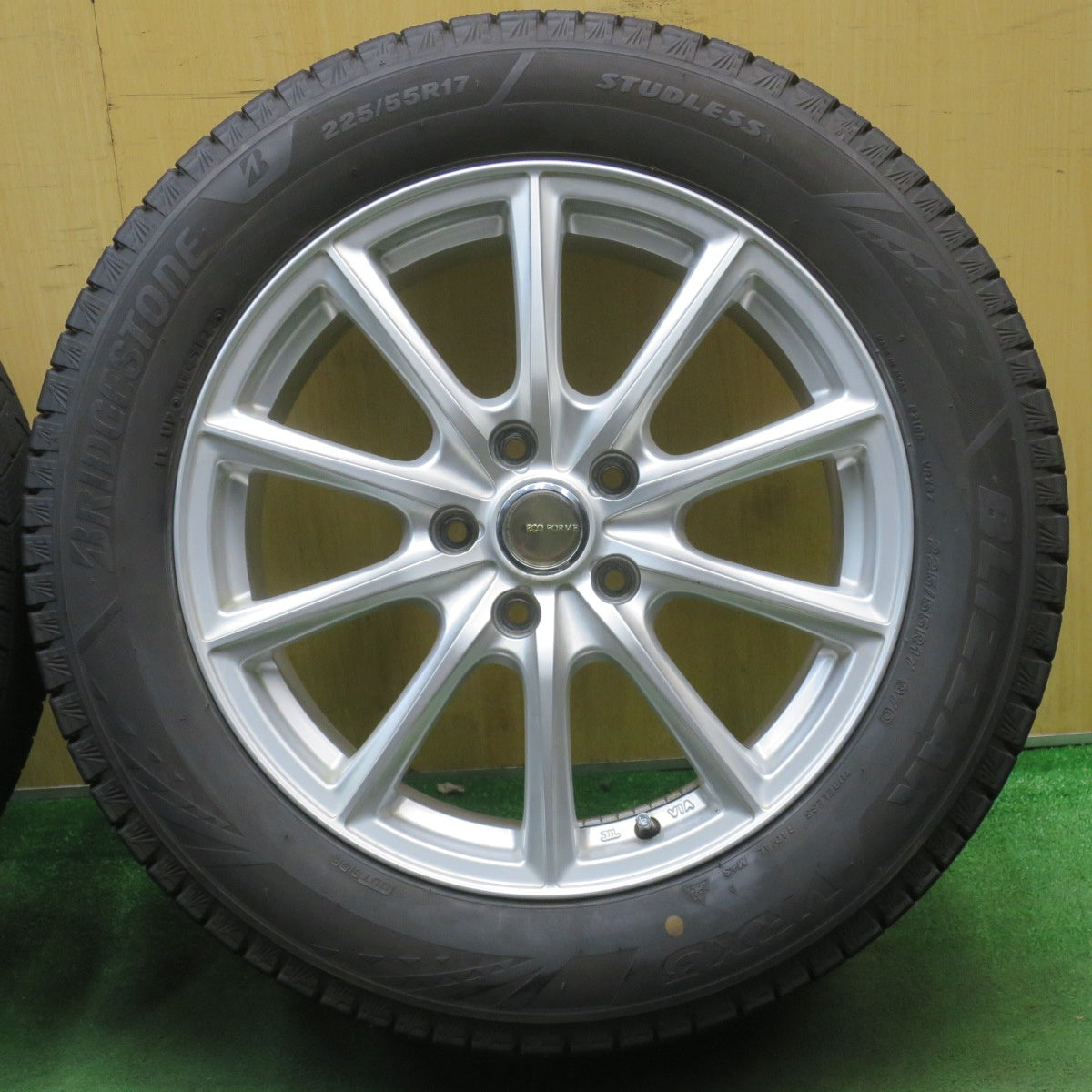 バリ溝!22年!キレイ!9.5分★スタッドレス 225/55R17 ブリヂストン ブリザック VRX3 ECO FORME エコフォルム 17インチ PCD114.3/5H★5093003NJス