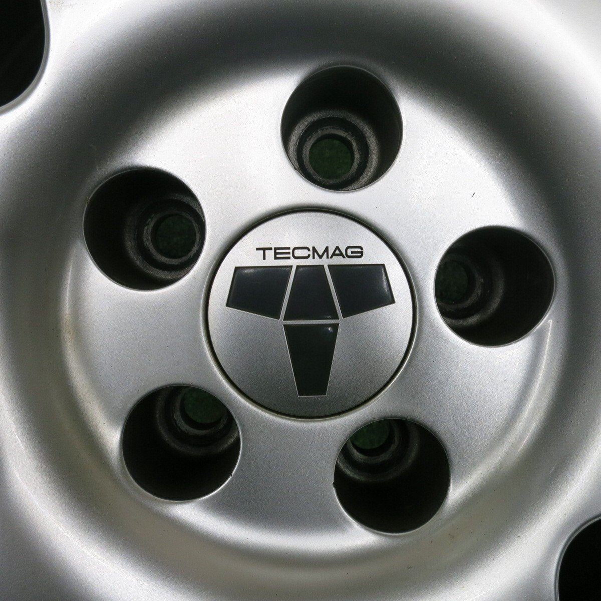 バリ溝 23年 8.5分★アウディ A1 等 185/60R15 スタッドレス ブリヂストン VRX2 TECMAG TARGA テクマグ PCD100/5H★4121803NJス