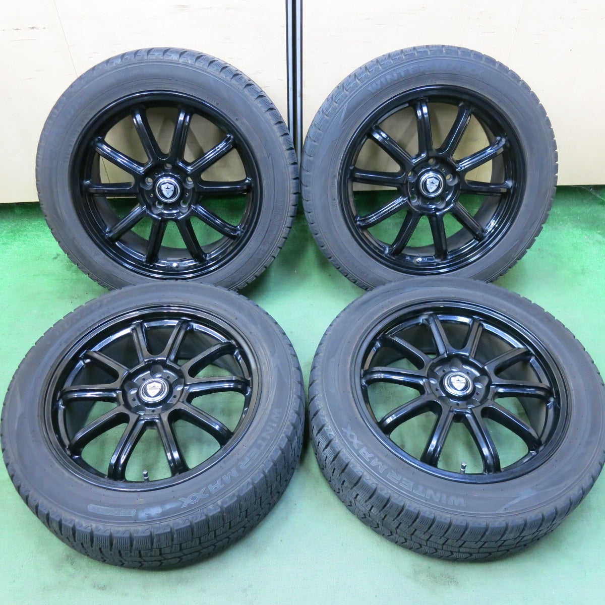 キレイ★スタッドレス 235/50R18 ダンロップ ウインターマックス WM02 ESTROSA エステローザ 18インチ PCD114.3/5H★5082602SKス