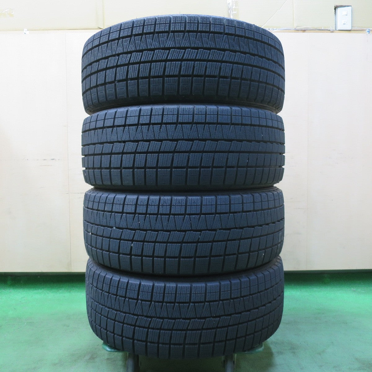 バリ溝!キレイ!ほぼ10分★スタッドレス 225/45R18 ナンカン CORSAFA Verthandi ヴェルザンディ ヴェルサンディ 18インチ PCD114.3/5H★5042104イス