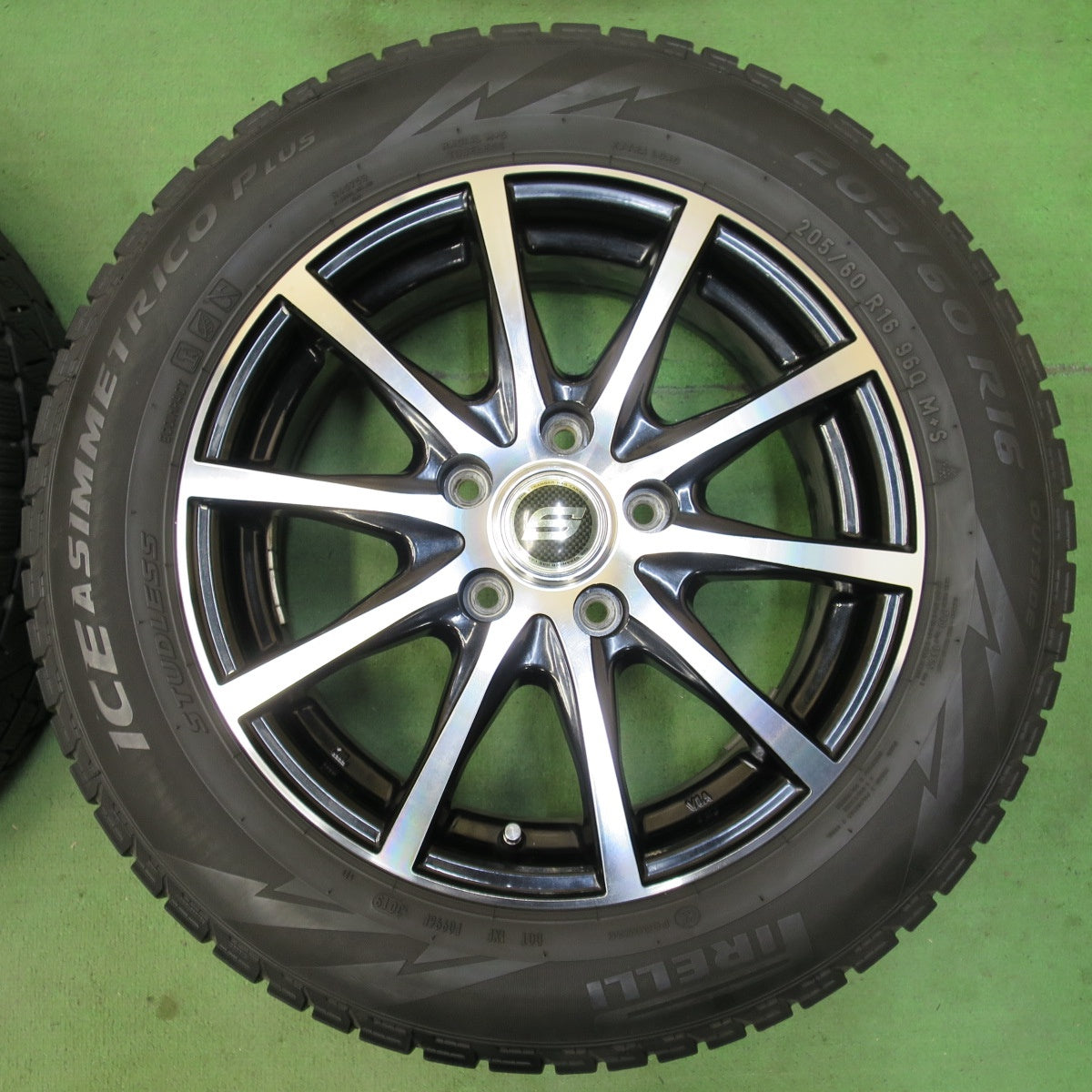キレイ★スタッドレス 205/60R16 ピレリ アイスアシンメトリコ プラス STRANGER ストレンジャー 16インチ PCD114.3/5H★5041004イス