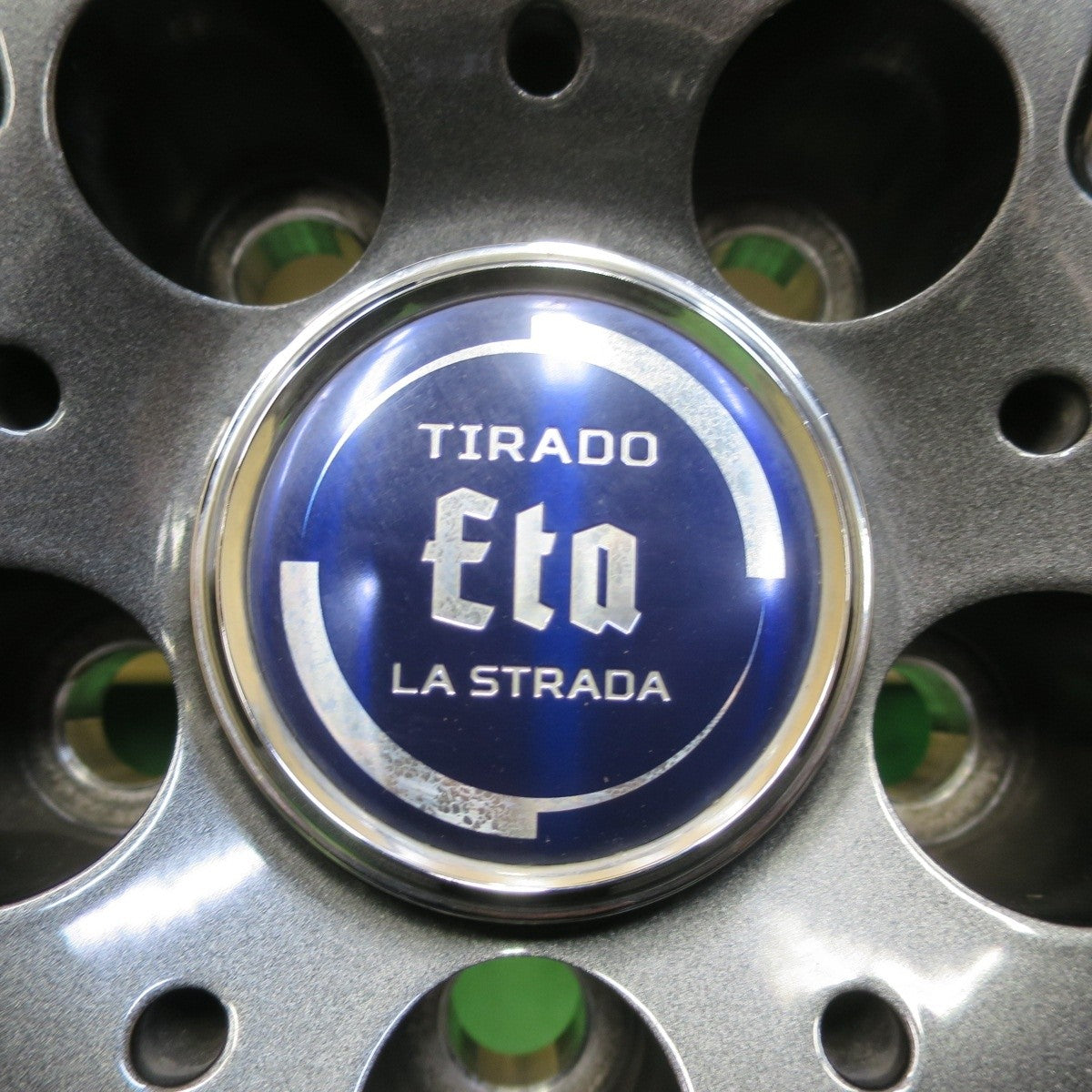 バリ溝!22年!キレイ!9.5分★スタッドレス 225/60R17 トーヨー ウインター トランパス TX TIRADO Eta LA STRADA 17インチ PCD114.3/5H★5032207イス