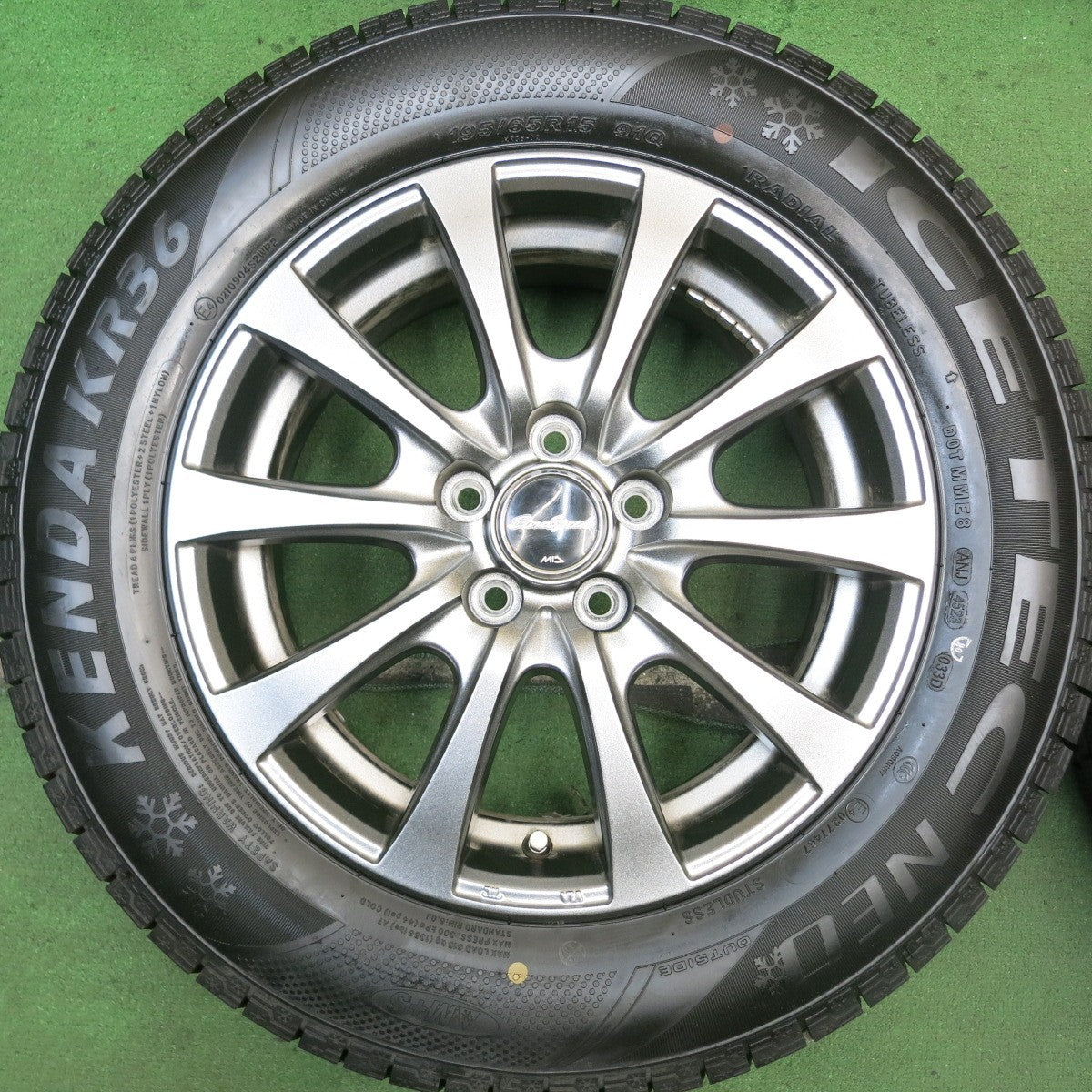 バリ溝!23年!キレイ!9.5分★プリウス 等 195/65R15 スタッドレス ケンダ KR36 アイステック ネオ EuroSpeed MID ユーロスピード 15インチ PCD100/5H★5072706HAス