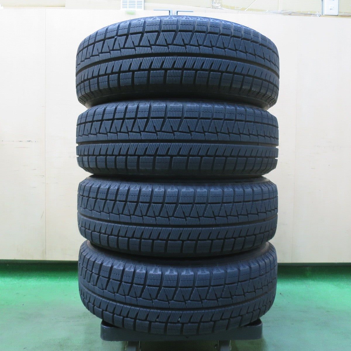 バリ溝!23年!キレイ!9.5分以上★プリウス 等 195/65R15 スタッドレス ブリヂストン アイスパートナー2 BALMINUM バルミナ 15インチ PCD100/5H★5112705イス