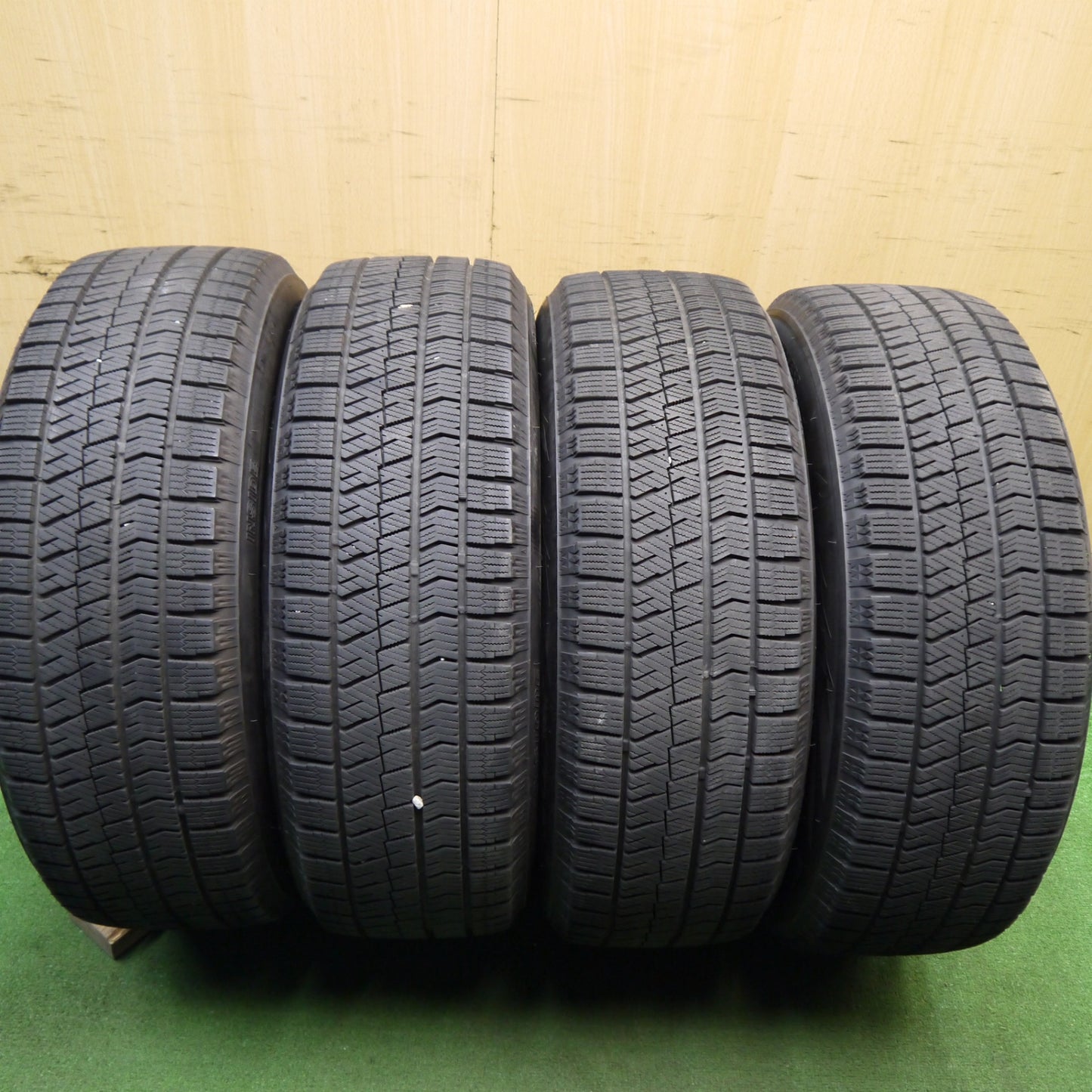 バリ溝!キレイ!9分★スタッドレス 215/60R17 ブリヂストン ブリザック VRX2 ravrion RM01 ラブリオン 17インチ PCD114.3/5H★5042109Hス