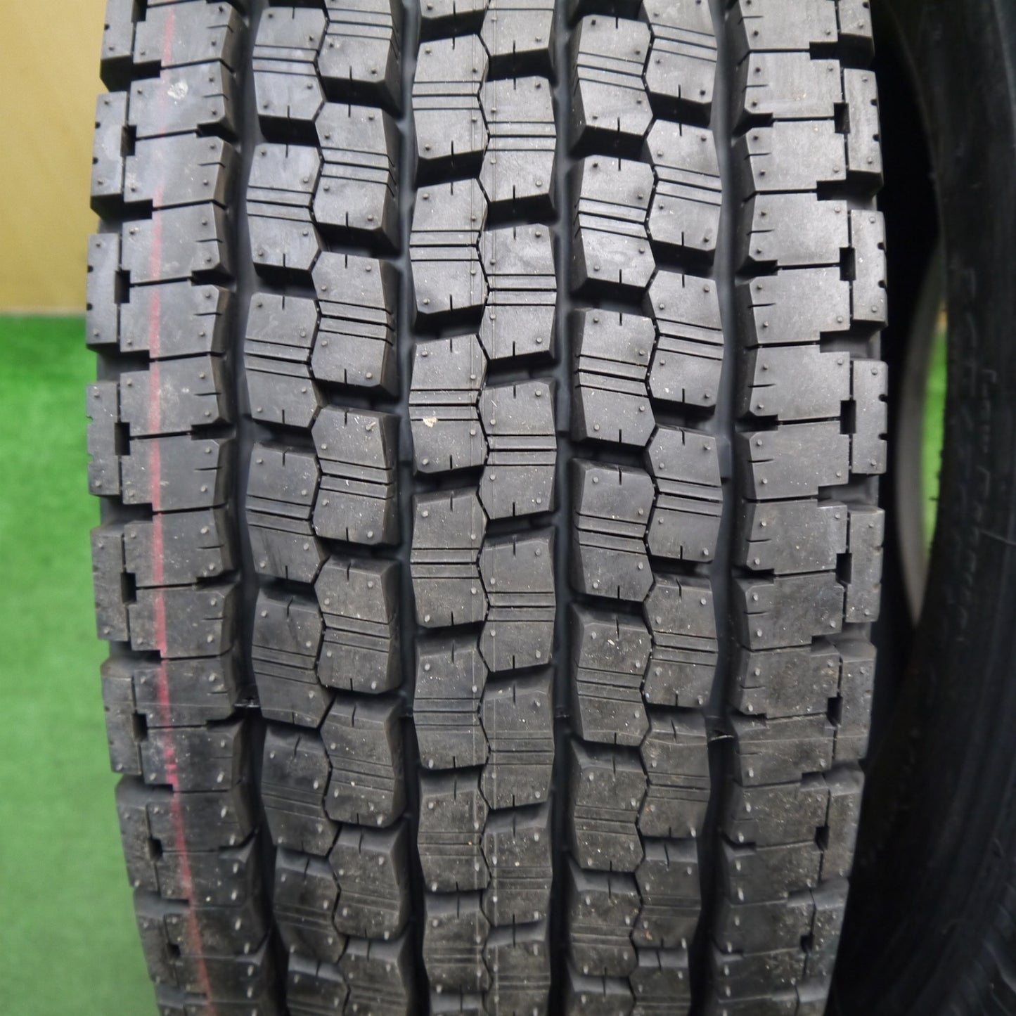 未使用!23年!2本★トラック タイヤ 245/70R19.5 136/134J スタッドレス ブリヂストン W999 19.5インチ★5061104KKスタ