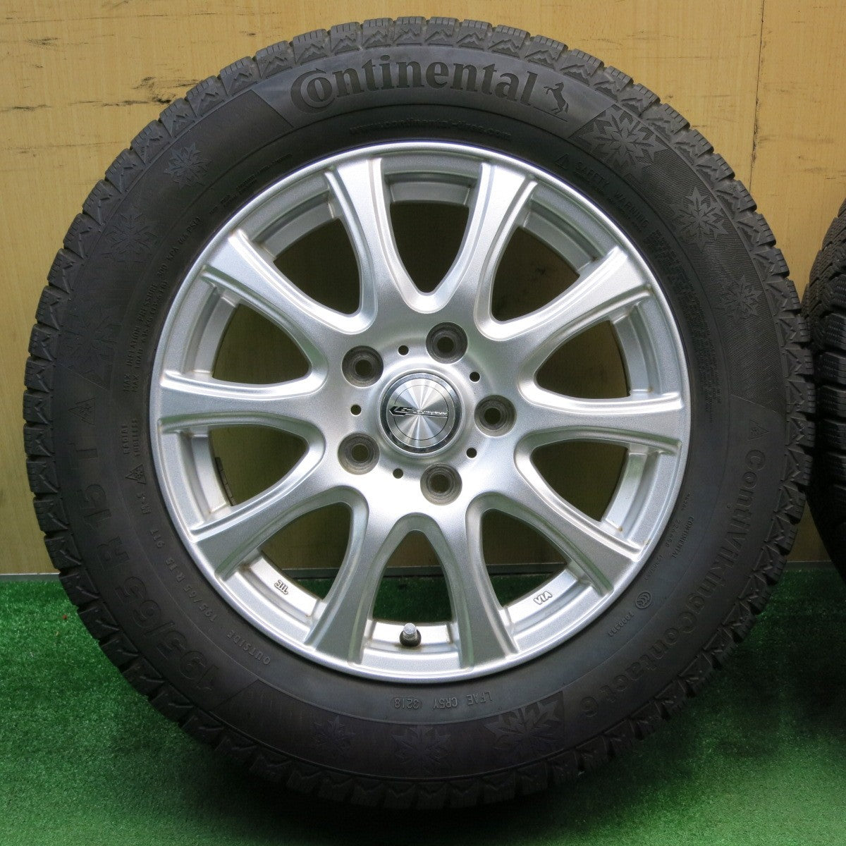 バリ溝!キレイ!9.5分★スタッドレス 195/65R15 コンチネンタル コンチバイキング コンタクト6 LAUFBAHN ラウフバーン 15インチ PCD114.3/5H★5051401NJス