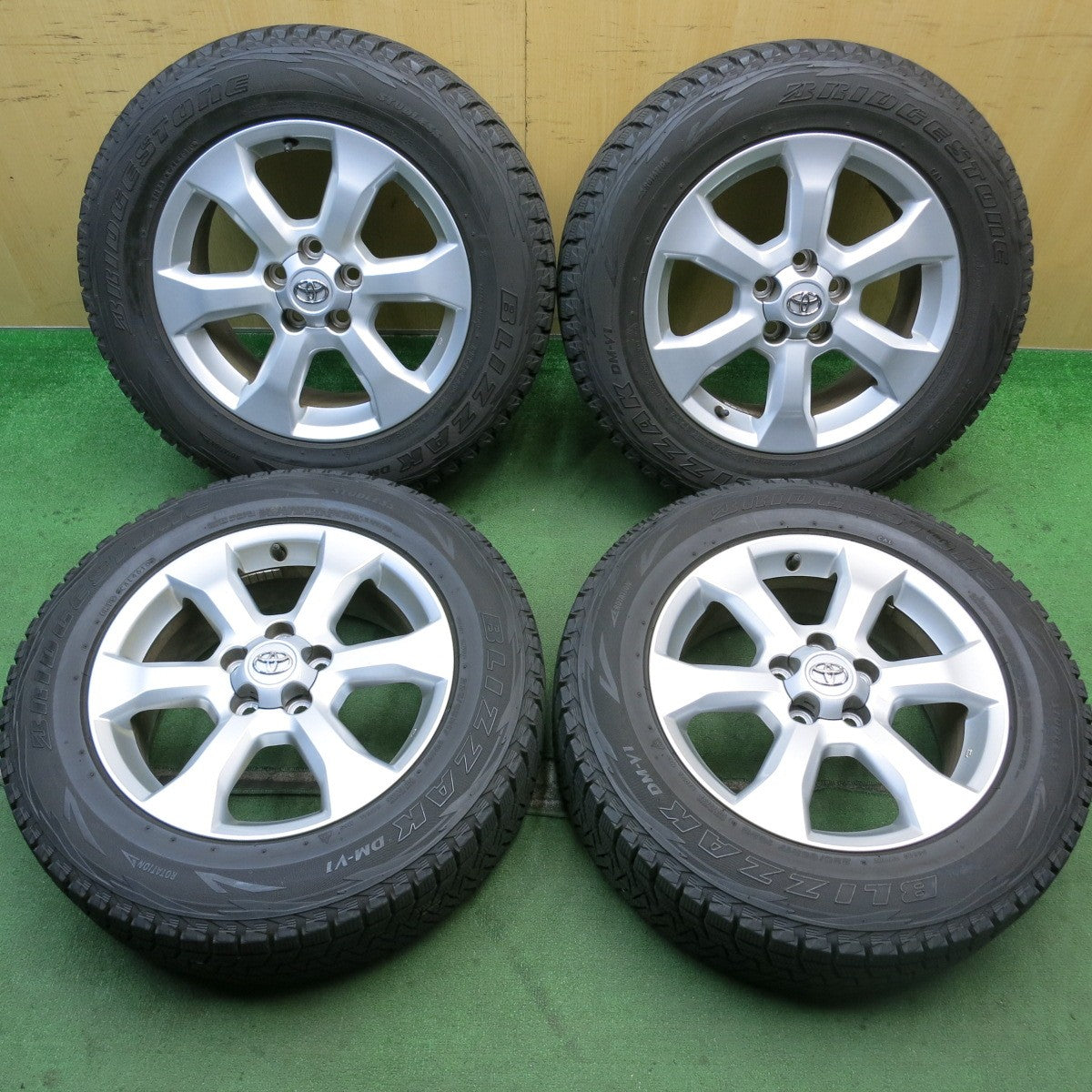 キレイ★トヨタ ヴァンガード 純正 225/65R17 スタッドレス ブリヂストン ブリザック DM-V1 17インチ PCD114.3/5H★5091101HAス