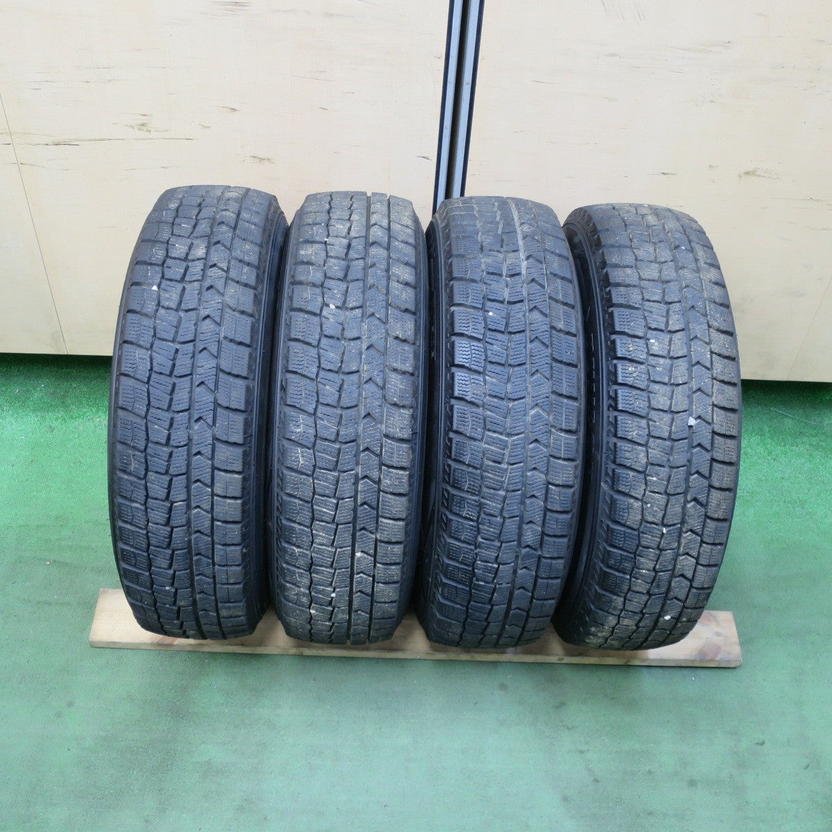 バリ溝!23年!キレイ!9.5分★スタッドレス 165/70R14 ダンロップ ウインターマックス WM02 DIOS U-1 PREMIUM LIGHT 14インチ PCD100/4H★5052903TTス