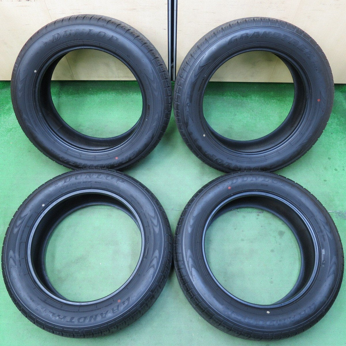 新車外し!23年★265/55R20 ダンロップ グラントレック PT5A タイヤ 20インチ ランクル レクサス LX 等★5032013イノタ