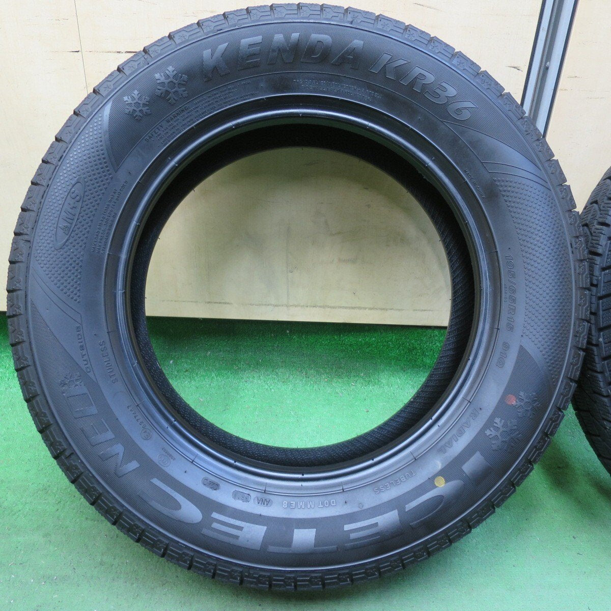 バリ溝!9.5分★スタッドレス 195/65R15 ケンダ KR36 アイステック ネオ タイヤ 15インチ ノア ヴォクシー エスクァイア アイシス 等★5040511イスタ