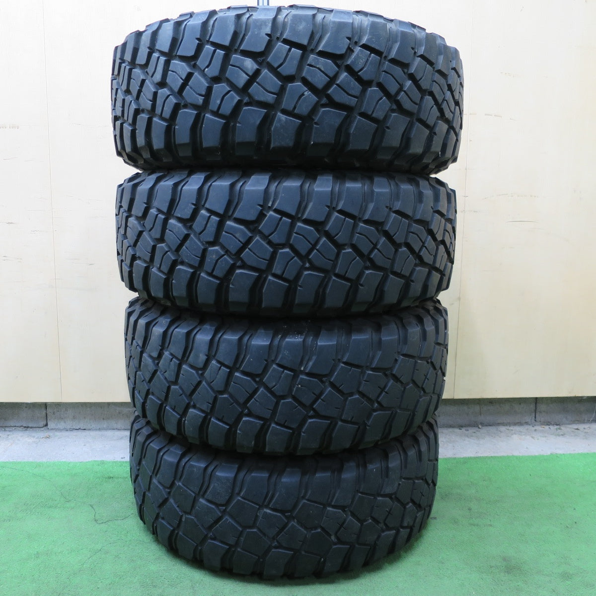 バリ溝!9.5分★MLJ XTREME-J XJ03 235/70R16 110/107Q BFグッドリッチ Mud-Terrain T/A KM3 エクストリームJ 16インチ PCD114.3/5H★6021401ナノ