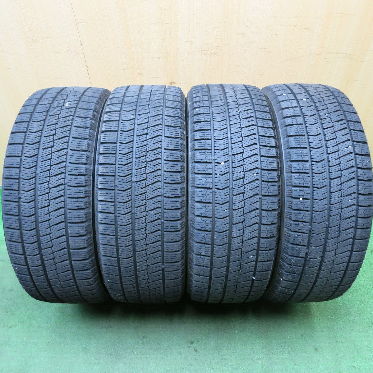バリ溝!23年!キレイ!9.5分★スタッドレス 215/50R18 ブリヂストン ブリザック VRX2 SCHNEIDER シュナイダー 18インチ PCD114.3/5H★5092009HAス