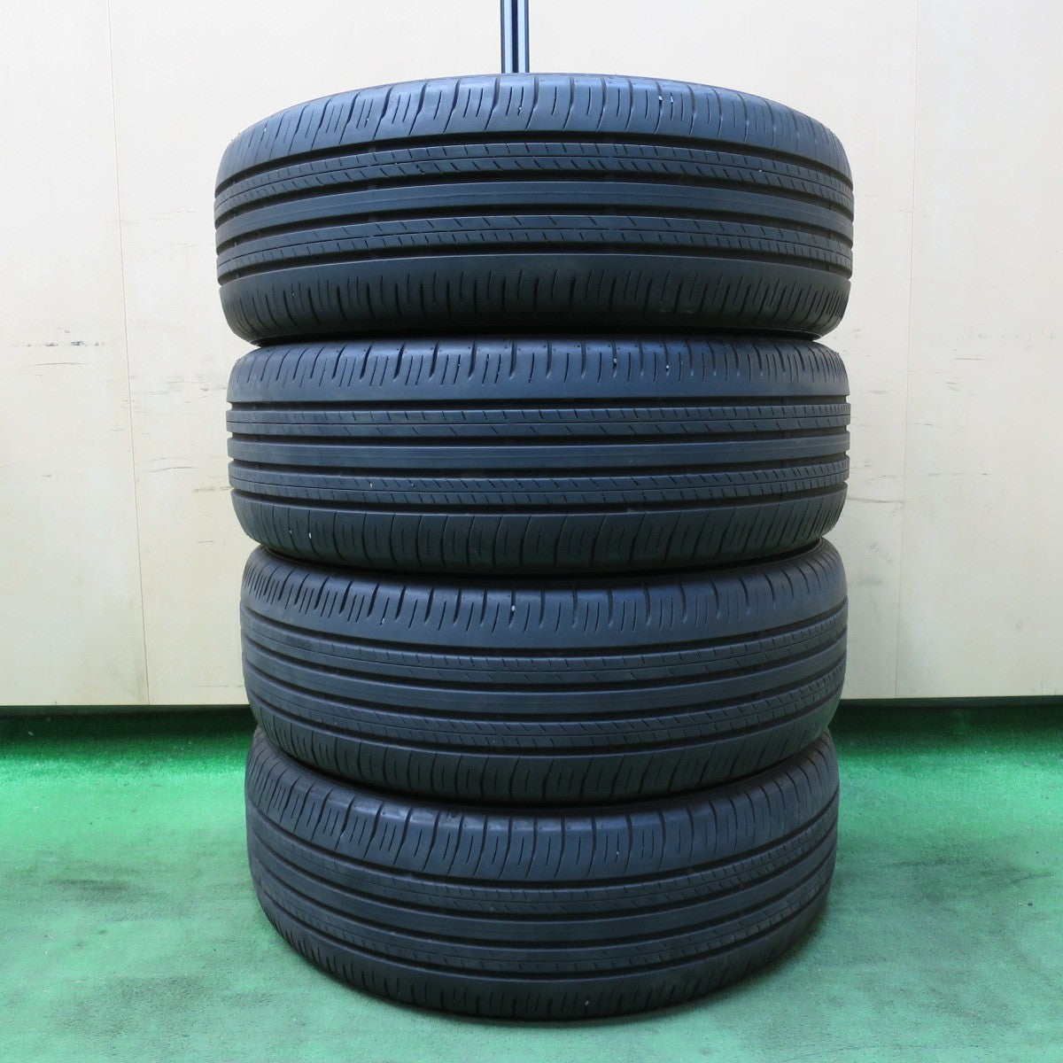 送料無料] バリ溝！21年！9分☆225/60R18 ダンロップ グラントレック 