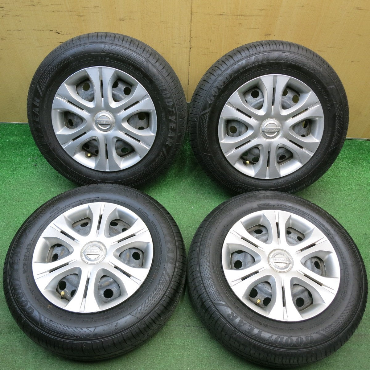 バリ溝！25年！9.5分☆日産 ノート 純正 スチール 185/70R14 