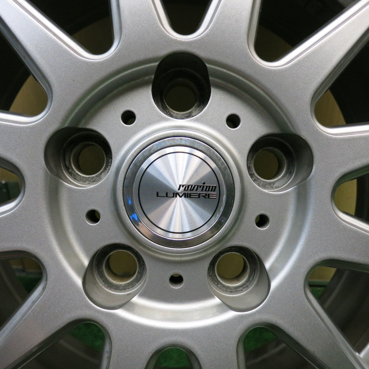 バリ溝!23年!キレイ!9.5分★スタッドレス 195/65R15 グッドイヤー アイスナビ7 ravrion LUMIERE ラブリオン 15インチ PCD114.3/5H★5052503HAス