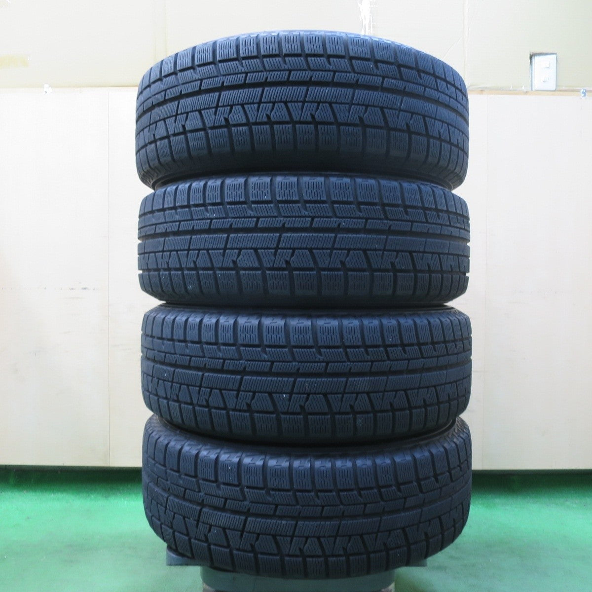バリ溝!キレイ!9.5分★スタッドレス 215/60R16 ヨコハマ アイスガード iG50 プラス VIOLENTO ヴィオレント 16インチ PCD114.3/5H★5011701イス