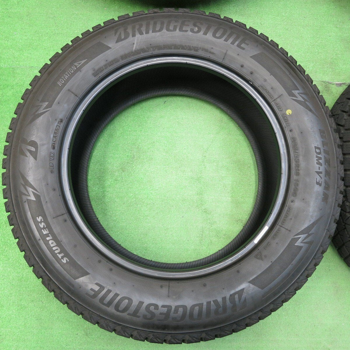 バリ溝!20年!9.5分★スタッドレス 235/65R18 ブリヂストン ブリザック DM-V3 レクサスRX ムラーノ ハリアー等★4041302イスタ