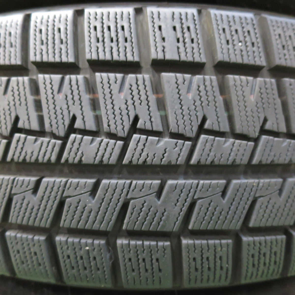 バリ溝!22年!9分★トヨタ アイシス 純正 195/65R15 スタッドレス クムホ ウィンター クラフト アイス Wi61 15インチ PCD114.3/5H★5031413イス