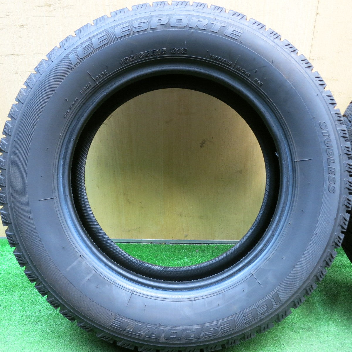 バリ溝!22年!9.5分以上★スタッドレス 195/65R15 アイスエスポルテ タイヤ 15インチ プリウス ノア ヴォクシー ステップワゴン 等★5071710HAスタ