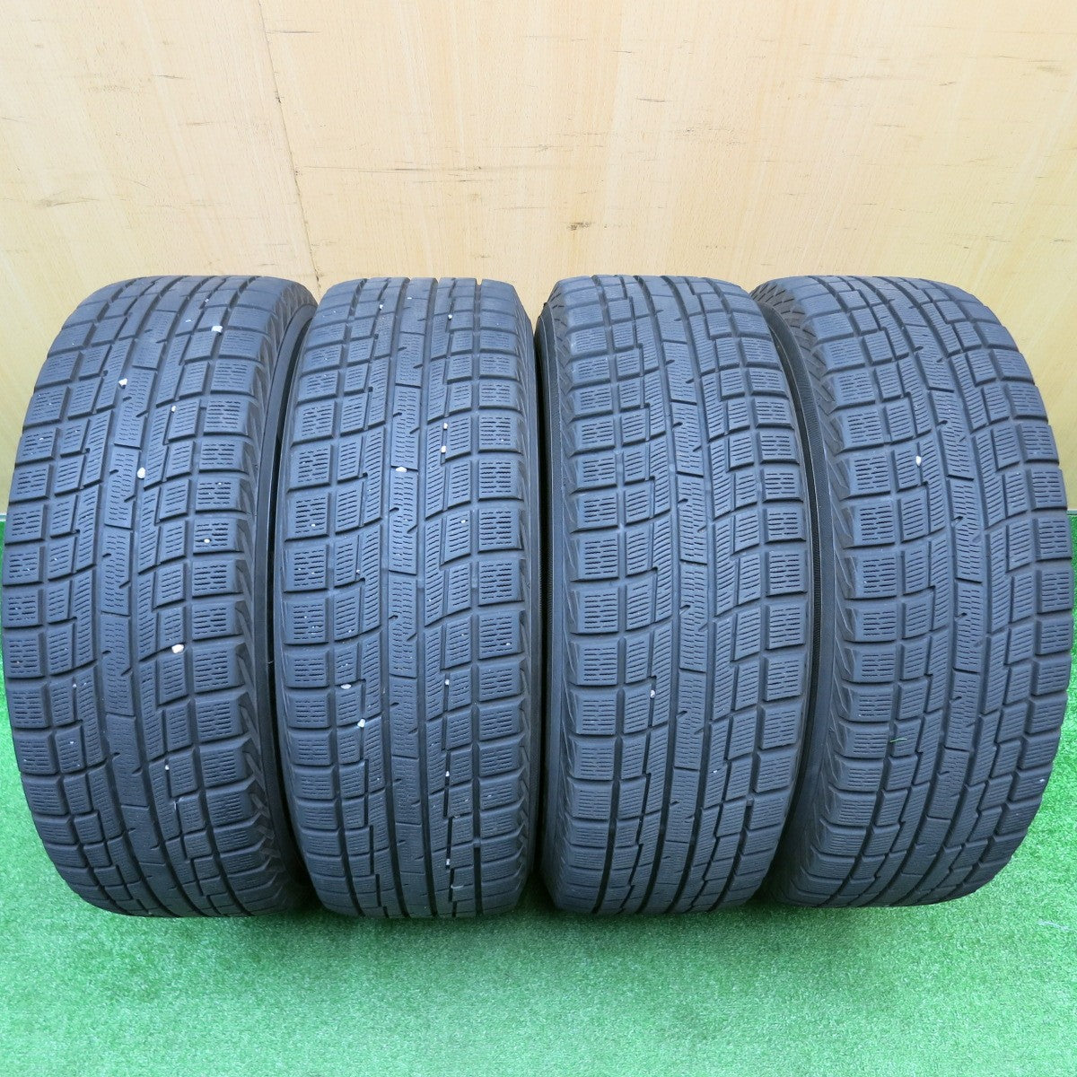 バリ溝!22年!8.5分★スタッドレス 205/60R16 プラクティバ アイス BP02 ヨコハマ VELVA SPORT ヴェルヴァ スポーツ 16インチ PCD114.3/5H★5102504HAス