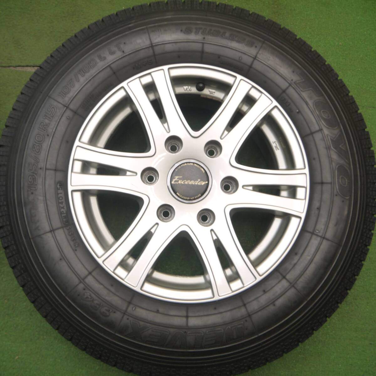バリ溝!キレイ!8.5分★195/80R15 107/105L トーヨー デルベックス 934 Exceeder エクシーダー 15インチ PCD139.7/6H★5021805Hス