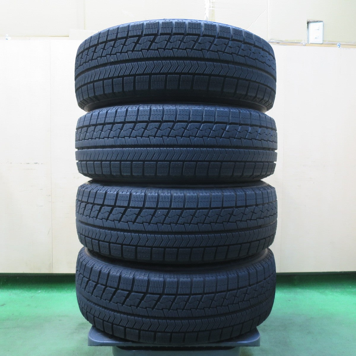 バリ溝!キレイ!ほぼ10分★スタッドレス 195/65R15 ブリヂストン ブリザック VRX NIRVANA NV ニルバーナ ニルヴァーナ 15インチ PCD114.3/5H★5122908イス