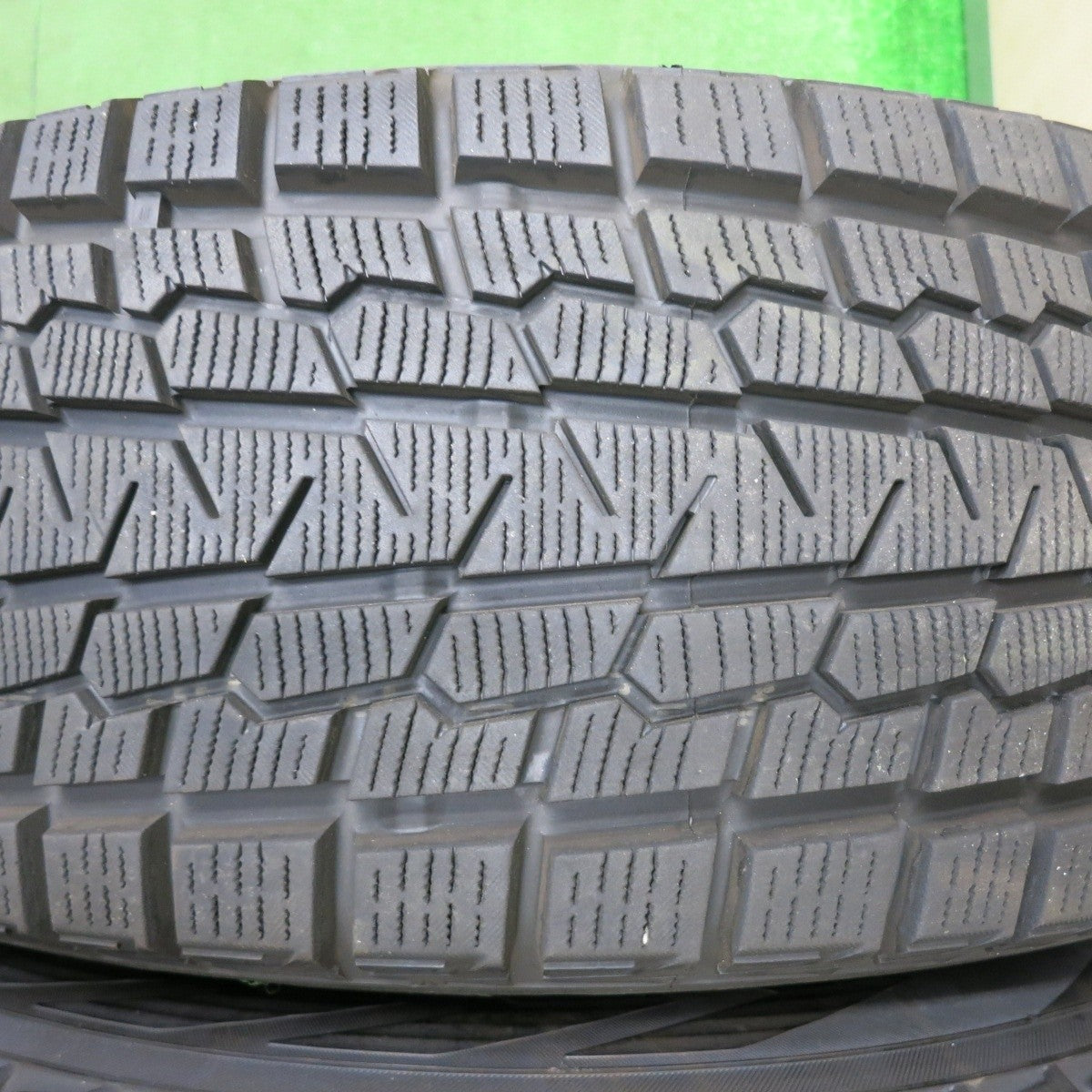 バリ溝!22年!キレイ!9.5分以上★スタッドレス 235/65R18 ヨコハマ アイスガード G075 LF SPORT LFスポーツ 18インチ PCD114.3/5H★5010412NJス