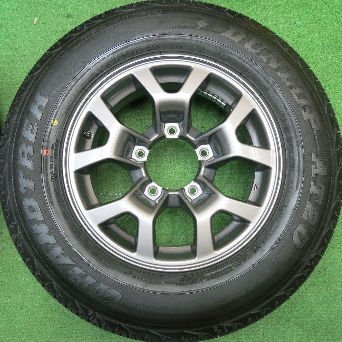 新車外し!24年★スズキ JB74 W ジムニー シエラ 純正 195/80R15 ダンロップ AT20 グラントレック 15インチ PCD139.7/5H★5051801HAノ