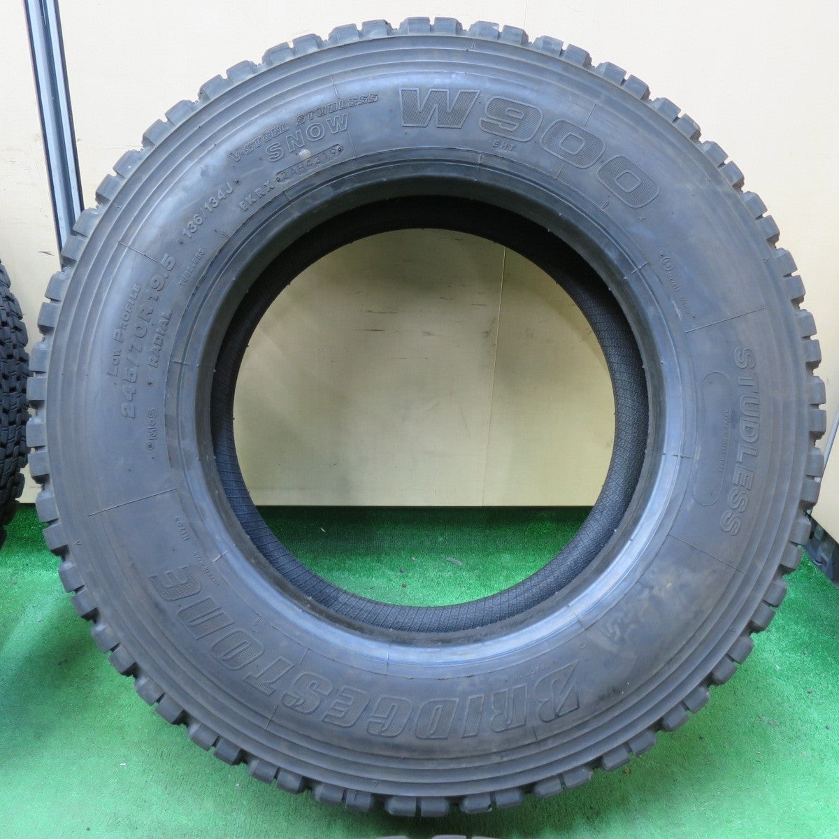 4本価格★トラック タイヤ 245/70R19.5 136/134J スタッドレス ブリヂストン W900 19.5インチ★4080203イスタ