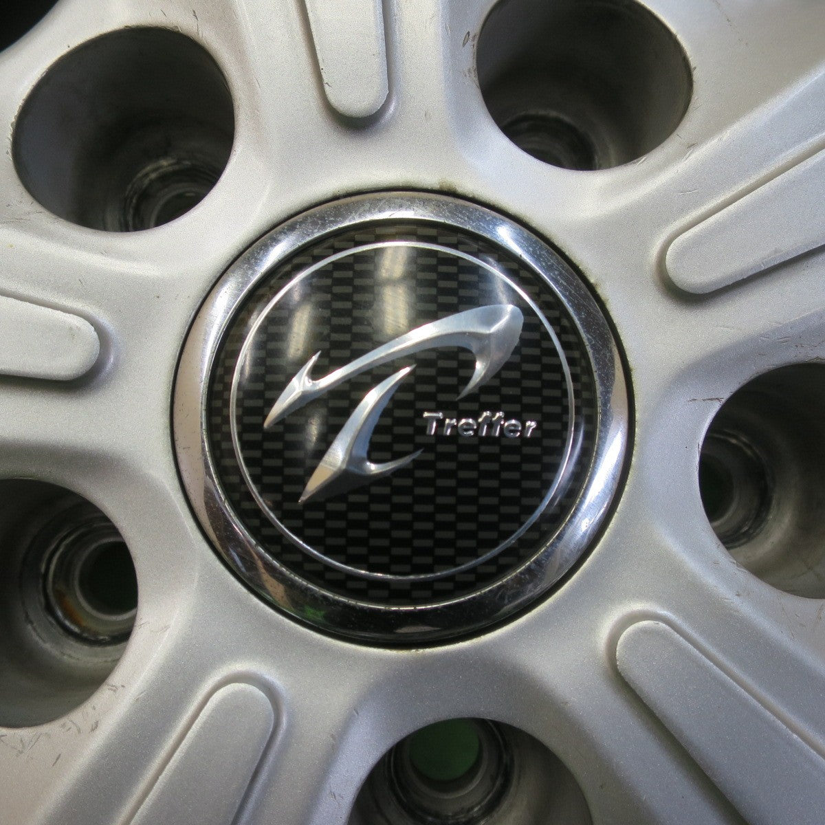 バリ溝!8.5分★スタッドレス 205/65R15 ファルケン エスピア EPZ Treffer トレファー 15インチ PCD114.3/5H★5052705イス