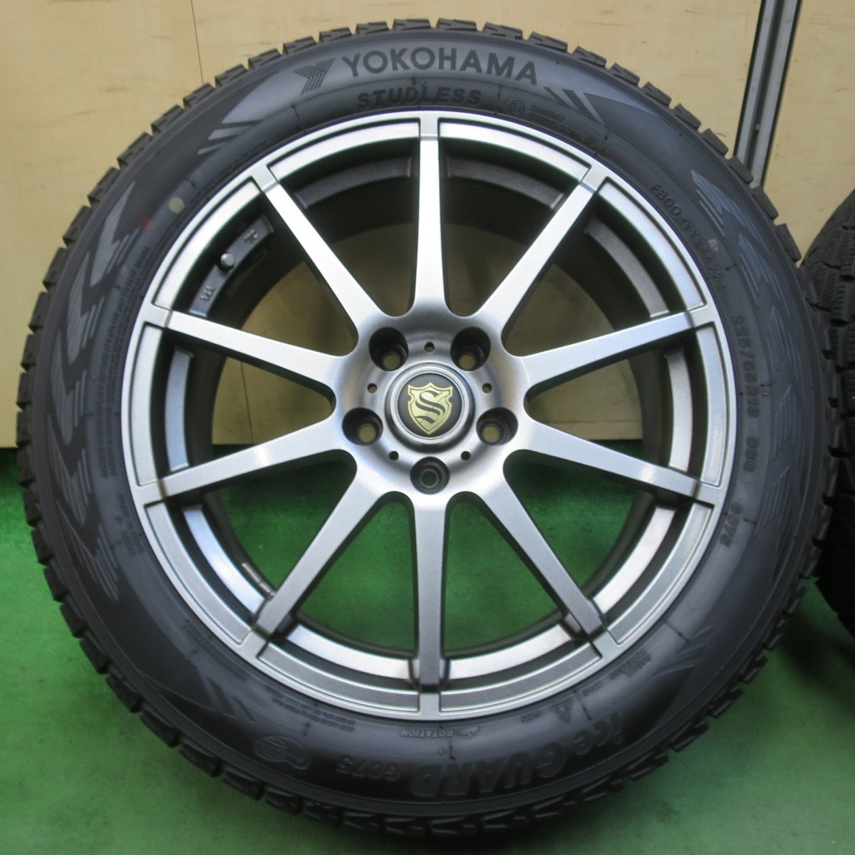 バリ溝!22年!キレイ!9.5分★スタッドレス 225/55R18 ヨコハマ アイスガード G075 社外 アルミ 18インチ PCD114.3/5H★5092605イス