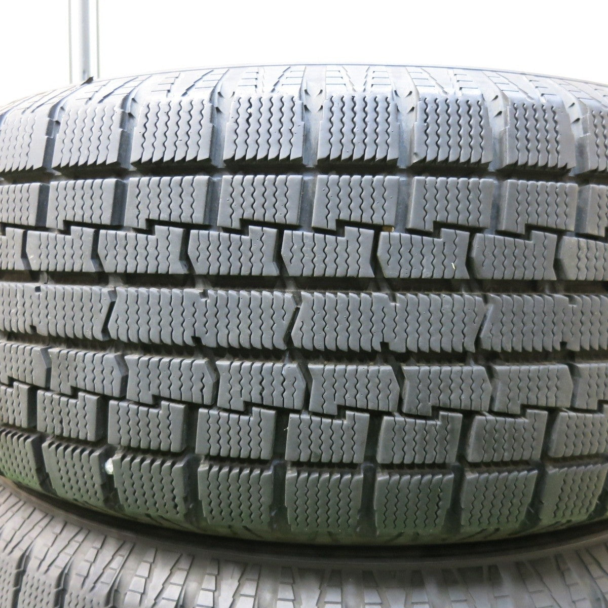 バリ溝!キレイ!9.5分★スタッドレス 205/60R16 アイスフロンテージ トーヨー SPORT ABELIA スポルト アベリア 16インチ PCD114.3/5H★5022806SYス