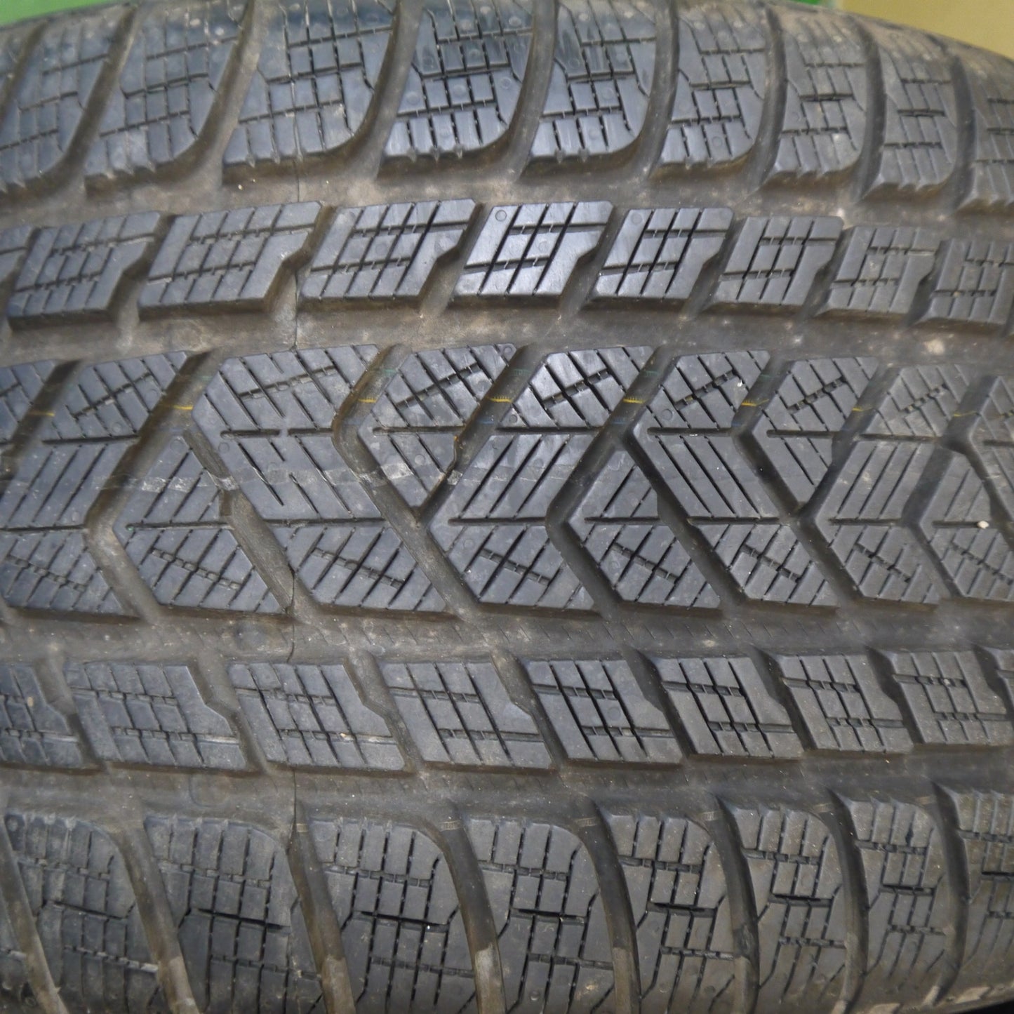 バリ溝!22年!ほぼ10分★スタッドレス 285/45R20 ピレリ スコーピオン TM ウインター AO タイヤ 20インチ アウディ Q7 等★5121909Hスタ