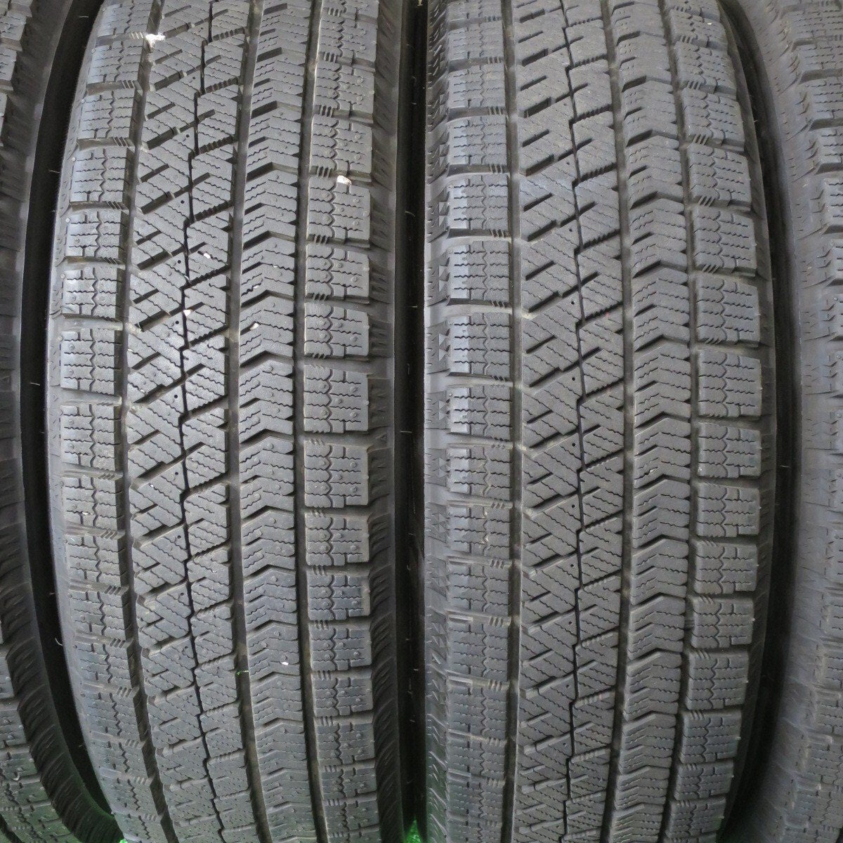 バリ溝!22年 9.5分★プリウス等 195/65R15 スタッドレス ヨコハマ アイスガード iG60 エクシーダー PCD100/5H★4102507Hス