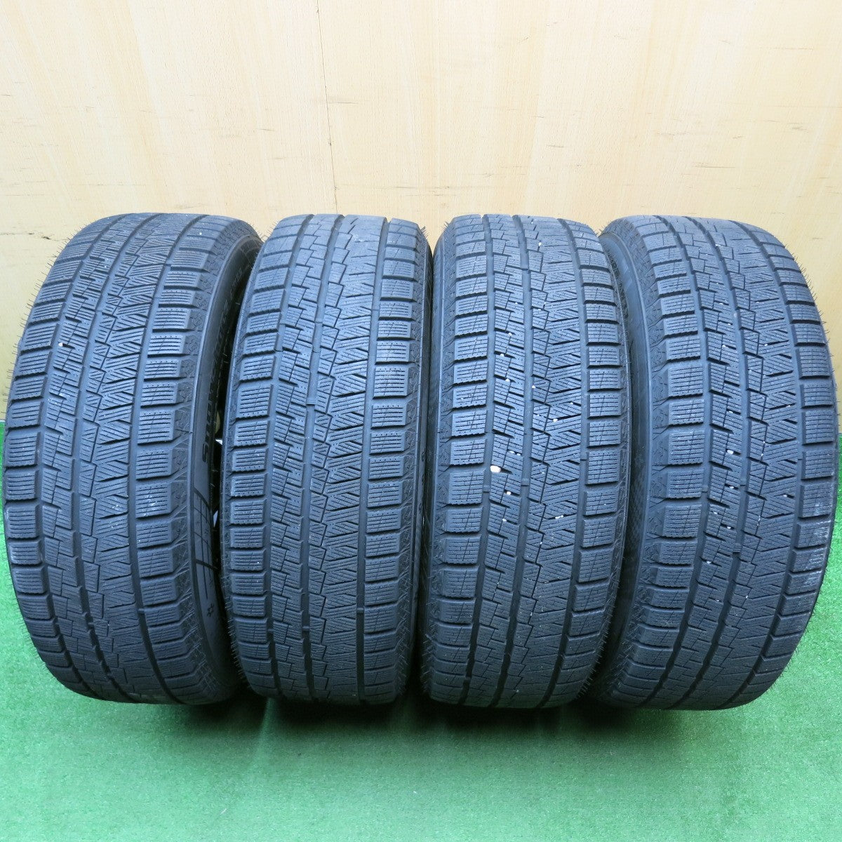 バリ溝!24年!キレイ!ほぼ10分★スタッドレス 225/55R19 カプセン Snowshoes AW33 Exceeder エクシーダー 19インチ PCD114.3/5H★5122503HAス