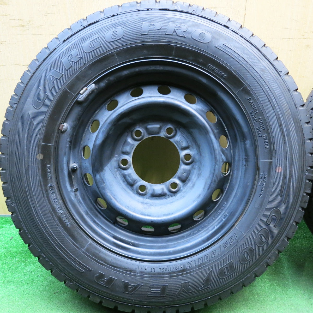 4本価格!23年★トヨタ ハイエース 純正 スチール 195/80R15 107/105L グッドイヤー CARGO PRO 15インチ PCD139.7/6H★5080104HAノ