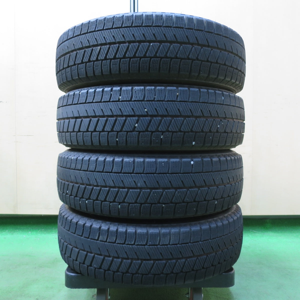 バリ溝!23年!キレイ!8.5分★スタッドレス 155/65R14 ブリヂストン ブリザック VRX3 ECO FORME エコフォルム 14インチ PCD100/4H★5051007イス