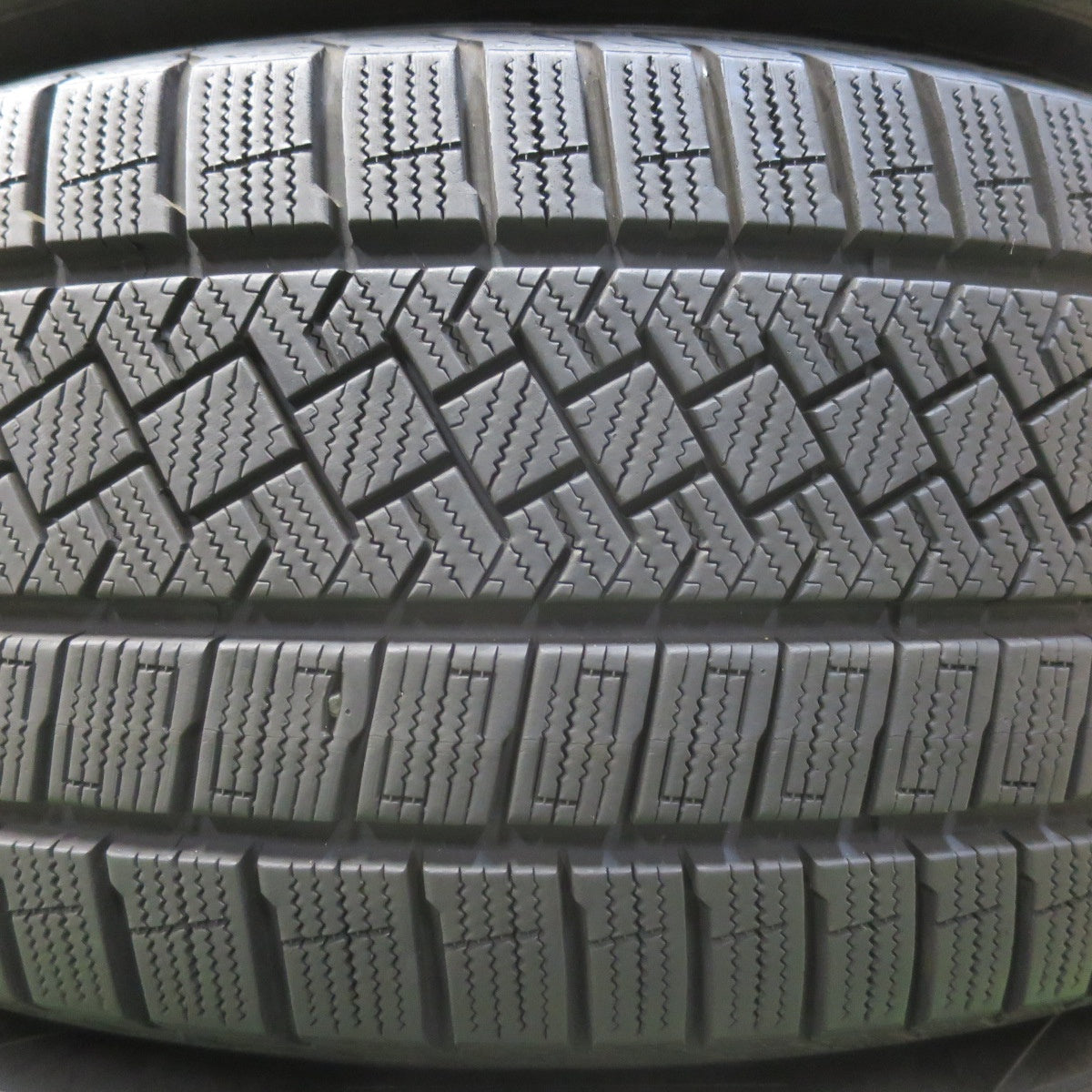 バリ溝!22年!キレイ!9分★ボルボ 等 EUROTECH GAYA SOLI 235/55R18 スタッドレス ピレリ アイスゼロ アシンメトリコ ユーロテック ガヤ ソリ 18インチ PCD108/5H★5092203イス