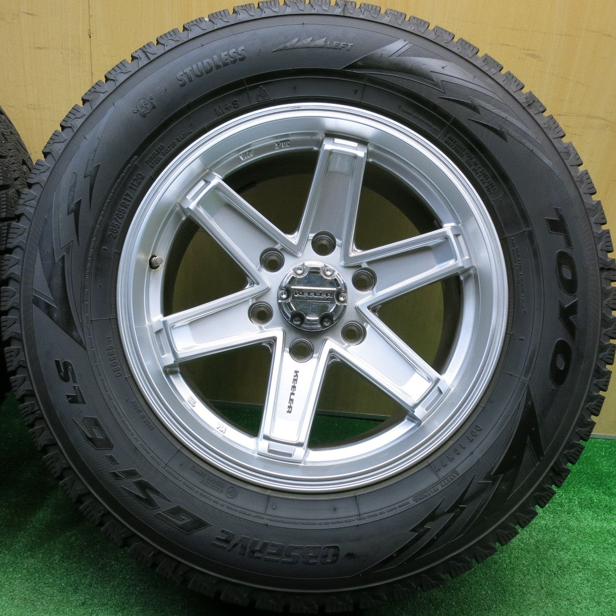バリ溝!23年!キレイ!9.5分★KEELER 265/65R17 スタッドレス トーヨー オブザーブ GSi-6 LS キーラー 17インチ PCD139.7/6H★5110816HAス