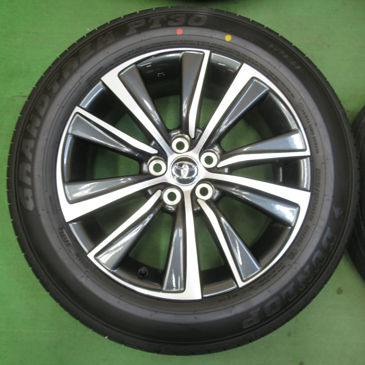 新車外し 24年★トヨタ 80系 ハリアー Gグレード 純正 225/60R18 ダンロップ グラントレック PT30 PCD114.3/5H★5040801イノ
