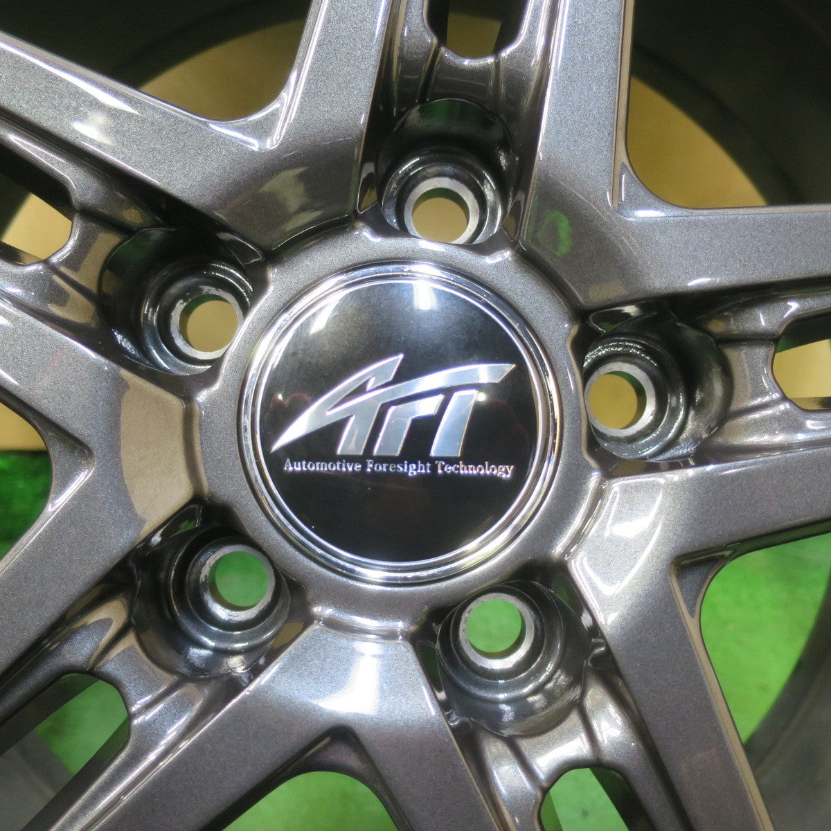 バリ溝!23年!キレイ!9.5分★アウディ A3 VW パサート 等 AFT ZINC 215/60R16 スタッドレス ブリヂストン ブリザック VRX3 16インチ PCD112/5H★5092010イス