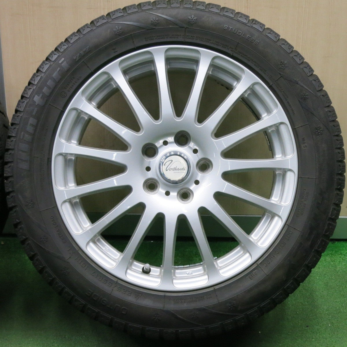 バリ溝!キレイ!9分★スタッドレス 225/55R17 ハイフライ Win-turi 212 Verthandi ヴェルザンディ ヴェルサンディ 17インチ PCD114.3/5H★5010413NJス