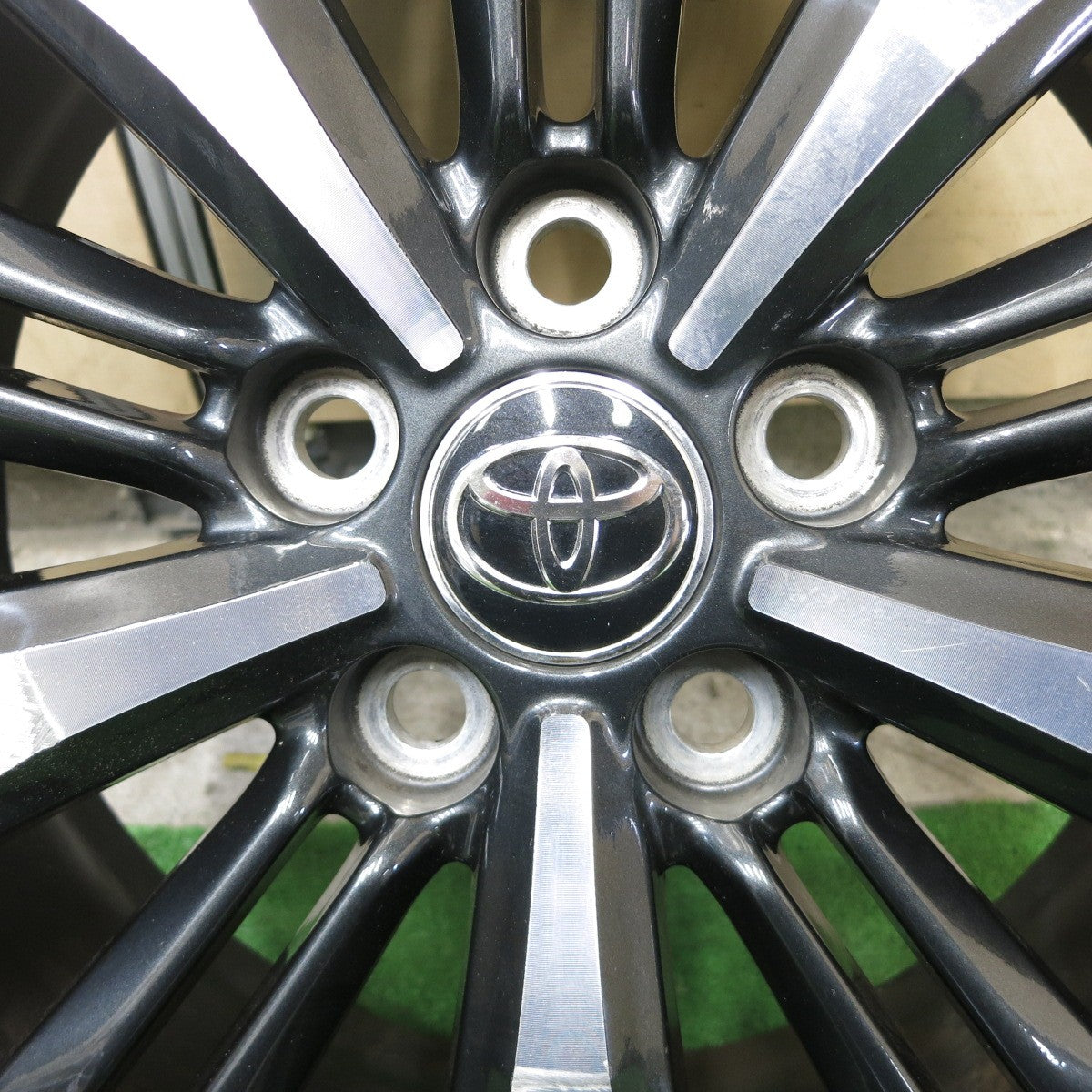 1本価格★トヨタ ヤリスクロス Zグレード 純正 ホイール 18インチ 18×7J PCD114.3/5H★5072602ナホ