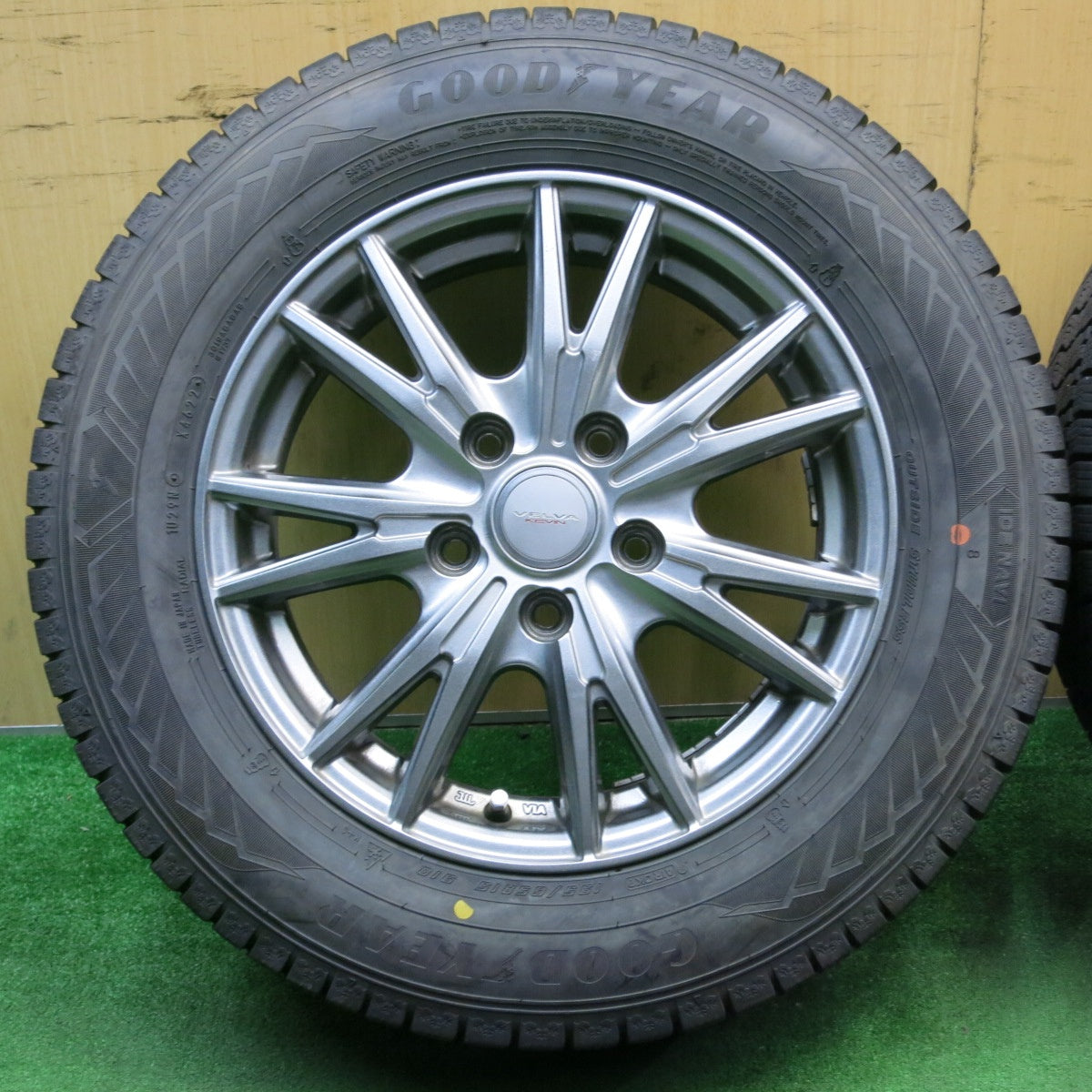 バリ溝!22年!キレイ!9分★スタッドレス 195/65R15 グッドイヤー アイスナビ8 VELVA KEVIN ヴェルヴァ 15インチ PCD114.3/5H★5050405NJス