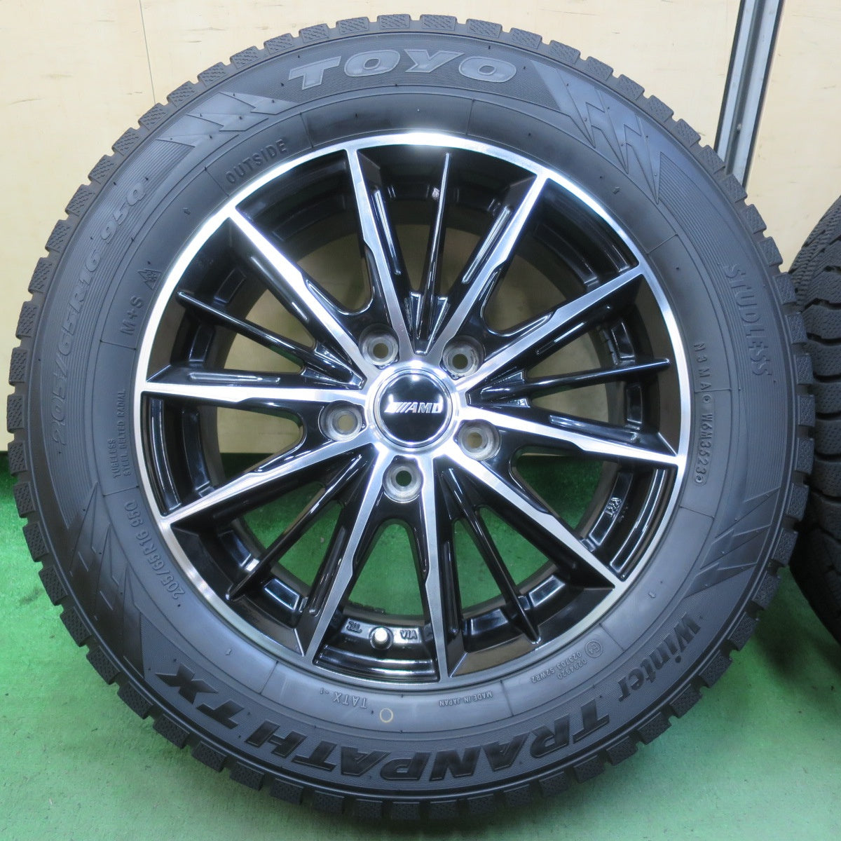 バリ溝!23年!キレイ!ほぼ10分★スタッドレス 205/65R16 トーヨー ウインター トランパス TX AMD G-Line SP 16インチ PCD114.3/5H★5092307イス