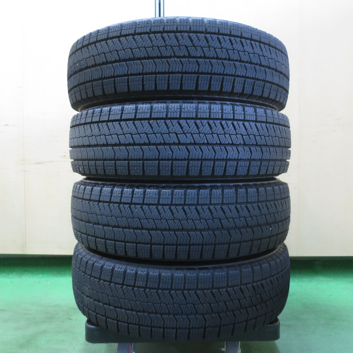 バリ溝!24年!キレイ!ほぼ10分★スタッドレス 165/65R14 ブリヂストン ブリザック VRX2 VEMOTION Vエモーション 14インチ ハスラー ソリオ 等 PCD100/4H★5052704イス