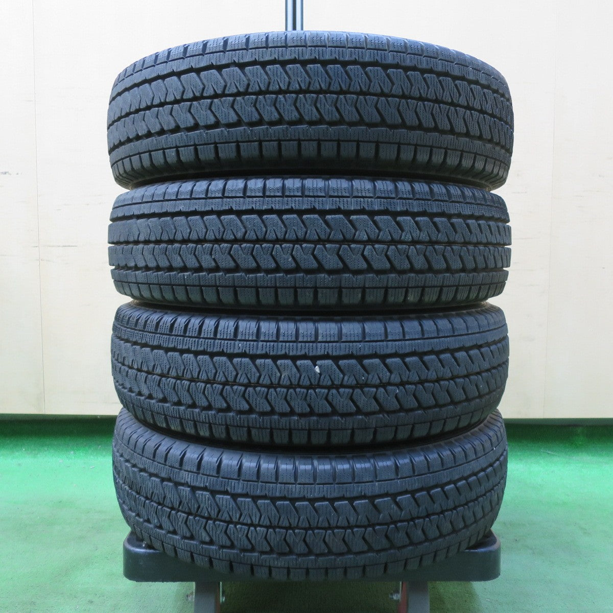 バリ溝!24年!9.5分★スタッドレス 145/80R12 86/84N ブリヂストン ブリザック VL10A スチール ホイール 12インチ PCD100/4H★5051201イス