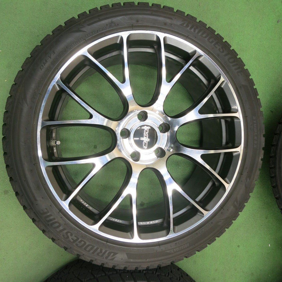 バリ溝!22年!キレイ!9.5分★RAYS VR G16 VOLK RACING 245/45R20 スタッドレス ブリヂストン ブリザック DM-V3 レイズ 20インチ PCD114.3/5H★5043002ナス